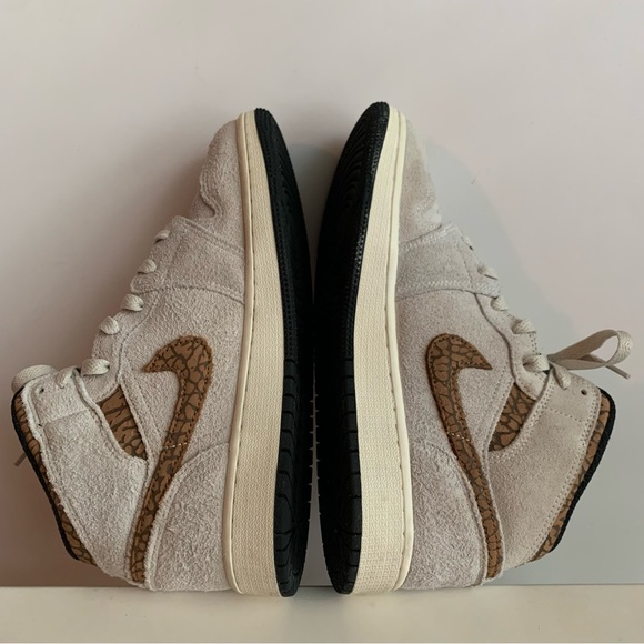 Nike Air Jordan 1 Mid SE LT Orewood BRN/Metallic Gold DZ4129-102 Size 6Y - Picture 2 of 7